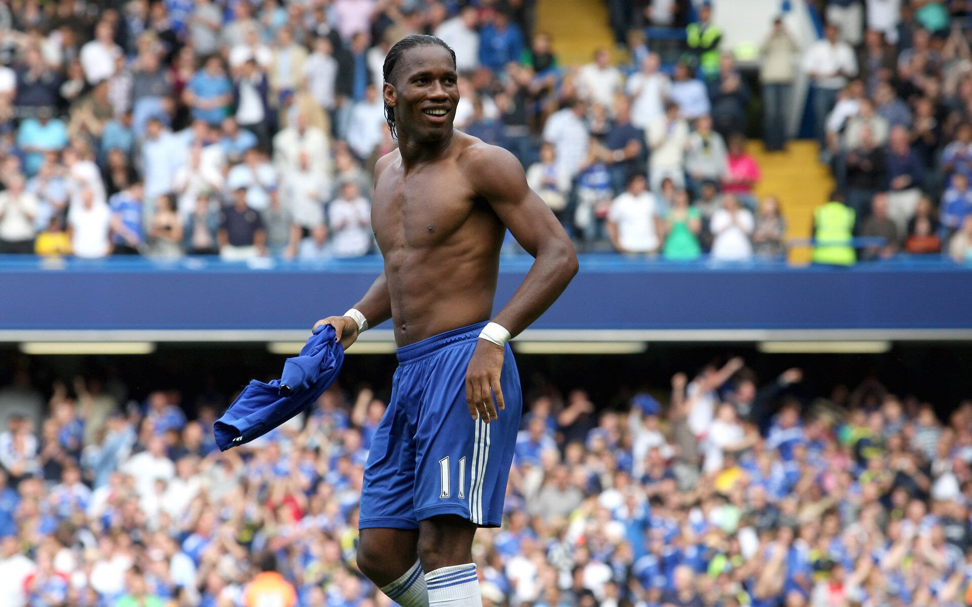 开云体育在线-羽翼与王冠,当老鹰的压制力遇上詹姆斯的终极接管